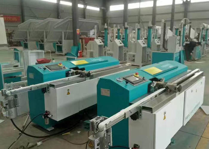 The type of LJTB01 butyl extruder machine is used for spreading aluminum spacer frames evenly with hot melt butyl