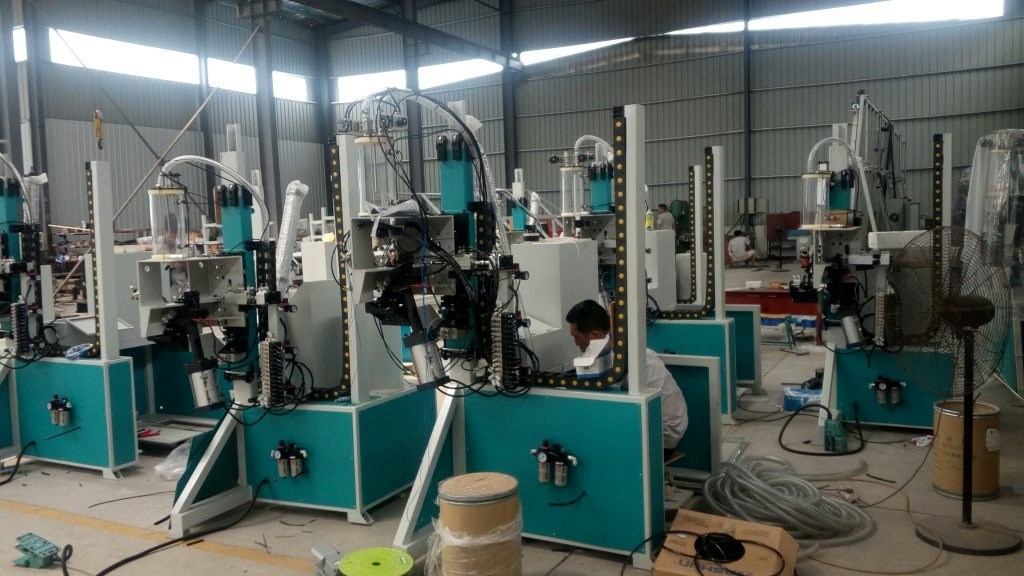 Desiccant Filling Machine can automatically achieve actions of drilling holes automatically in the spacer frames